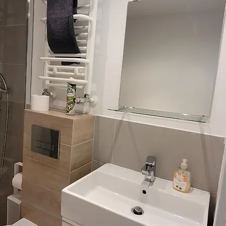 ホームステイ Corner ミエルノ